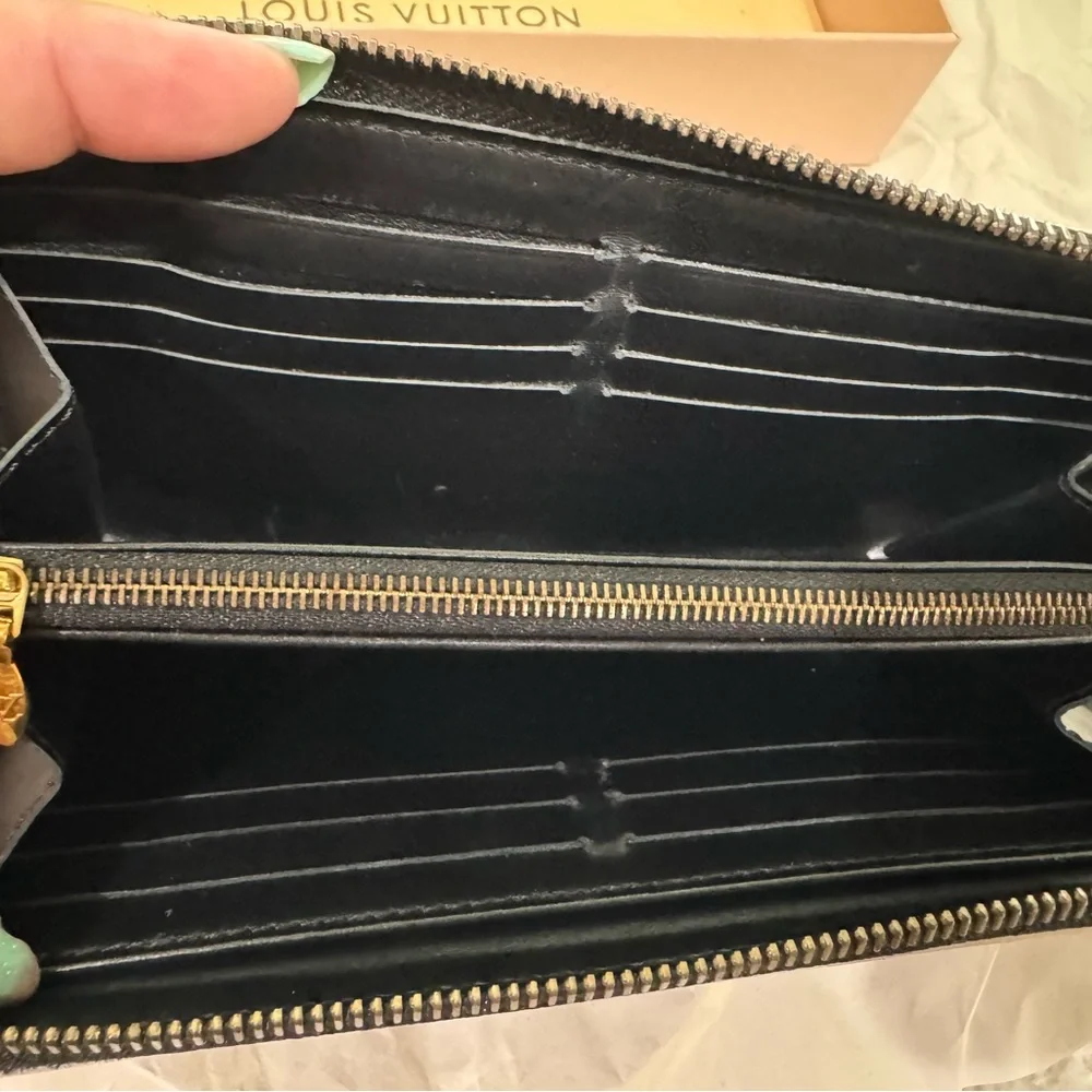 Louis Vuitton Suhali Zippy Wallet w/ box and dustbag